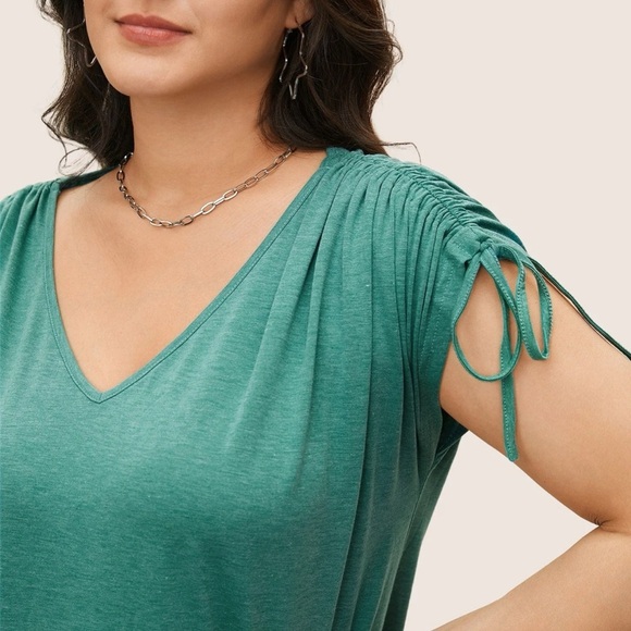 BloomChic Solid Drawstring Dolman Sleeve T-shirt - Picture 4 of 6